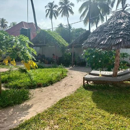 Mambo Leo Hostel Паже Екстериор снимка