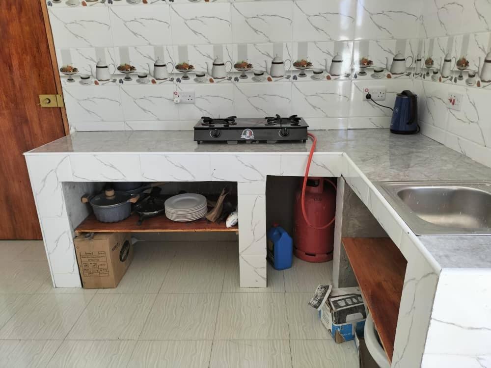 Mambo Leo Hostel Паже Екстериор снимка