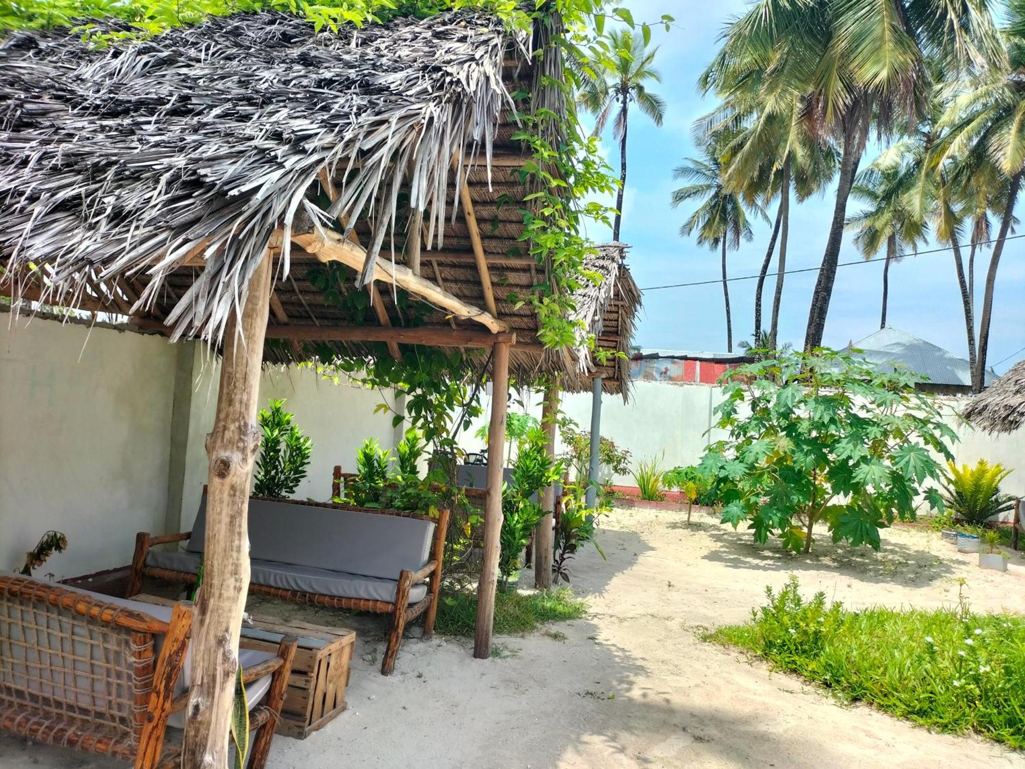 Mambo Leo Hostel Паже Екстериор снимка